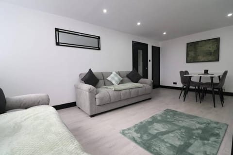 Stylish Stay in East Kilbride, Glasgow. Apartment in East Kilbride