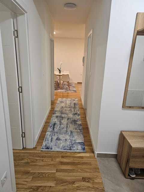 Sweet Spot, Large Flat with Free Parking, between Sarajevo and Bosnian Pyramids, Fits 6 Apartment in Sarajevo