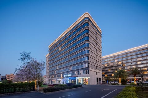 Property building, Day, Location