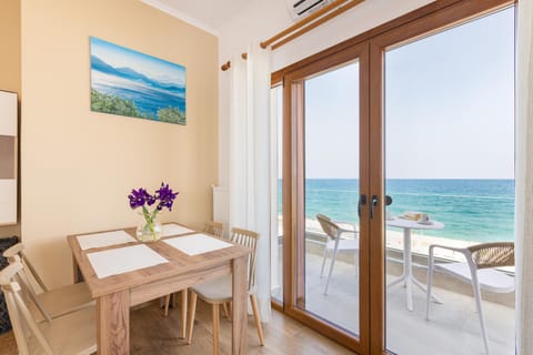 Day, Natural landscape, View (from property/room), Balcony/Terrace, Living room, Seating area, Dining area, Beach, Sea view