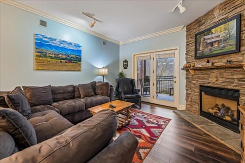 Balcony/Terrace, Living room, Seating area, fireplace, furniture
