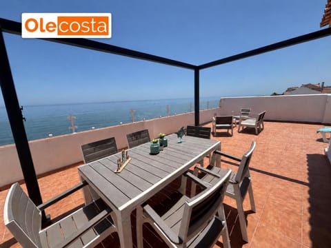 View (from property/room), Balcony/Terrace, Dining area, Sea view
