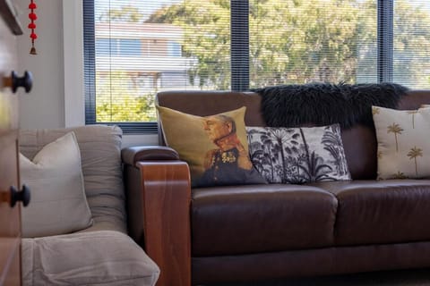 Mermaid Bay Retreat House in Bridport