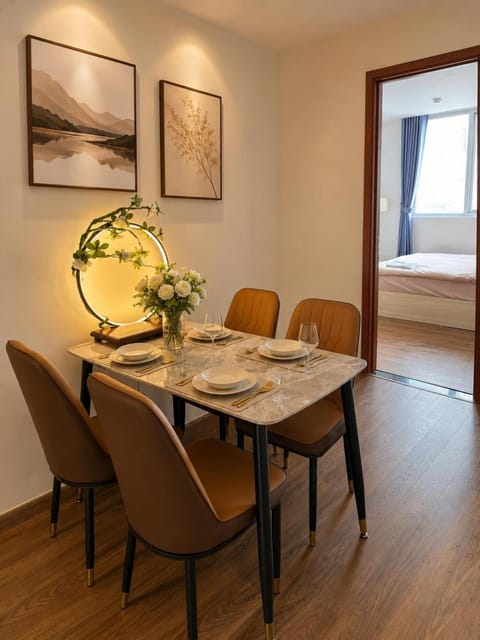 Seating area, Dining area