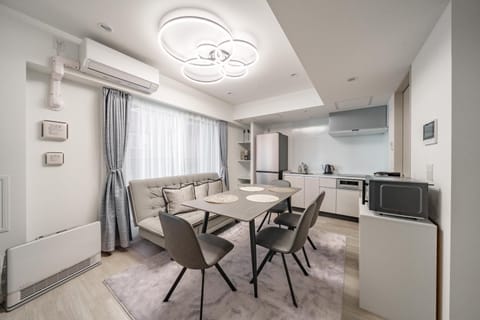 TV and multimedia, Kitchen or kitchenette, Living room, Dining area, air conditioner