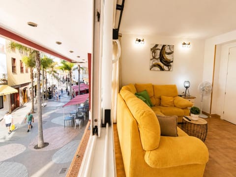 Neighbourhood, Living room