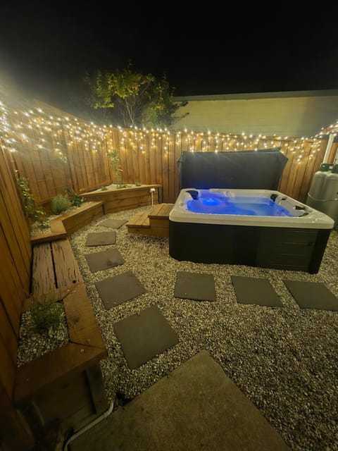 Night, Hot Tub