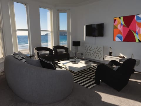 TV and multimedia, Living room, Seating area, Sea view, heating