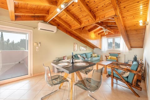 Living room, Seating area, Dining area, air conditioner