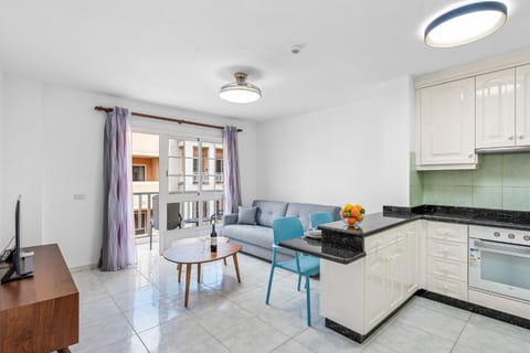 Living room, Photo of the whole room, Seating area, kitchen