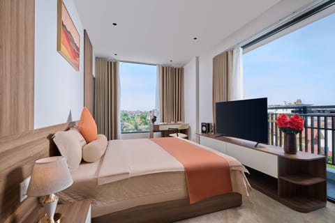 Bed, TV and multimedia, View (from property/room), Balcony/Terrace, Photo of the whole room