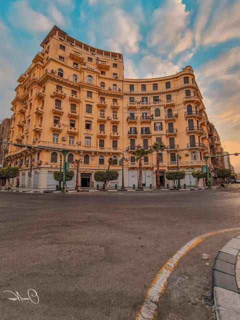 Property building, Day, Neighbourhood, City view, Street view, Location, Parking