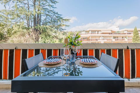 View (from property/room), Balcony/Terrace, Dining area