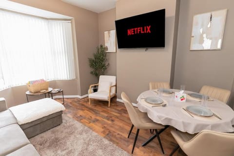 TV and multimedia, Living room, Dining area