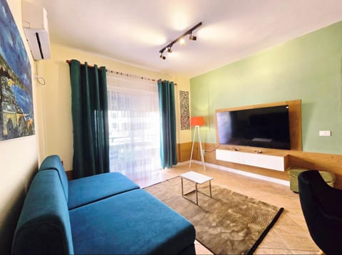 TV and multimedia, Living room, Photo of the whole room, Seating area, Evening entertainment