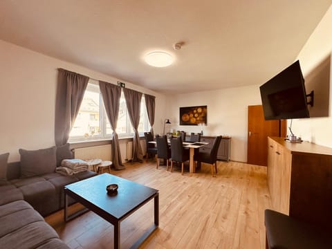 Communal lounge/ TV room, TV and multimedia, Living room, Dining area, Bedroom