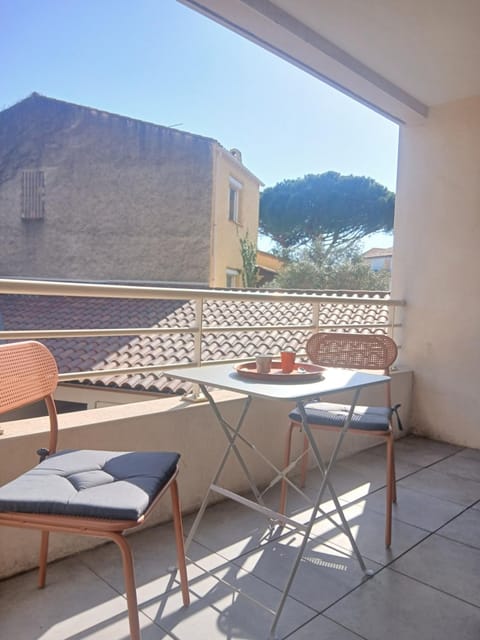 Natural landscape, View (from property/room), Balcony/Terrace, Dining area
