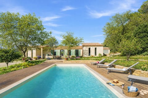 Property building, Garden, Pool view, Swimming pool, sunbed