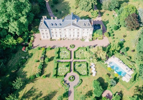 Property building, Garden, Swimming pool