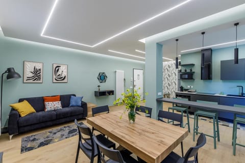 Communal lounge/ TV room, TV and multimedia, Kitchen or kitchenette, Living room, Seating area, Dining area, Evening entertainment