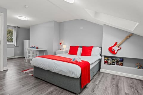 Bed, Decorative detail, Seating area, Bedroom, towels