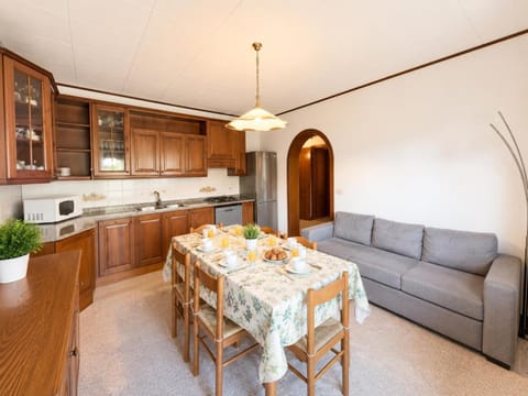 Kitchen or kitchenette, Dining area, dishwasher, microwave