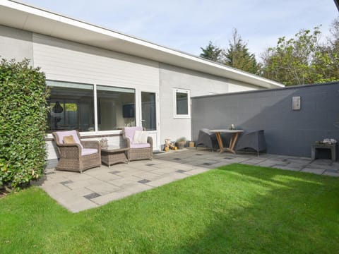 Property building, Summer, Garden