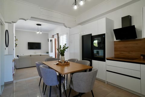 Dining area, kitchen