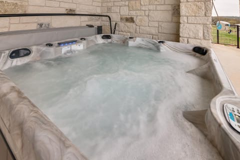 Hot Tub, Dock and View! Lakefront Marble Falls Home House in Lago Vista