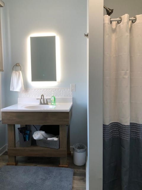 Tipton, IN Hotel-downtown w/ private bed/bathroom Hotel in Tipton