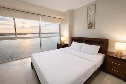 Bed, Natural landscape, Photo of the whole room, Bedroom, Lake view, River view
