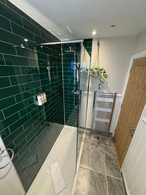 Grange Haven - Newly renovated 2-Bedroom flat, sleeps 5, 10 mins walk to centre Apartment in Fort William