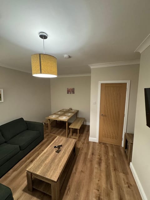 Grange Haven - Newly renovated 2-Bedroom flat, sleeps 5, 10 mins walk to centre Apartment in Fort William