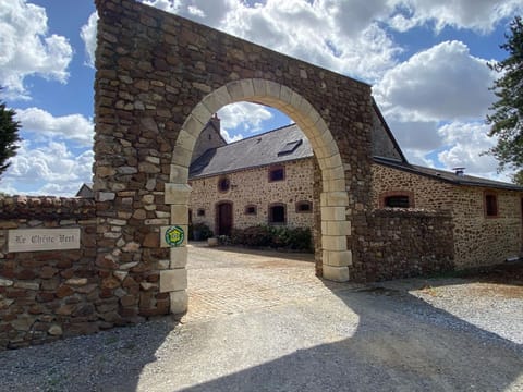 Facade/entrance, Landmark view