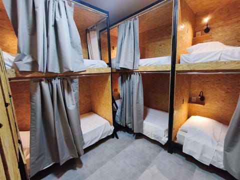 Facade/entrance, Bedroom, bunk bed
