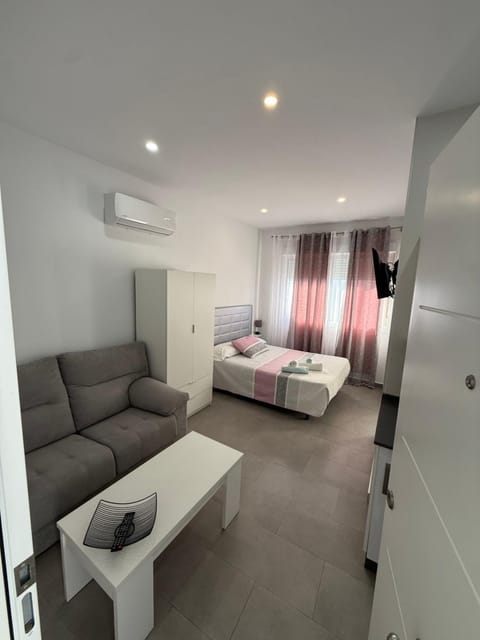 Bed, Bedroom, internet, wardrobe, air conditioner