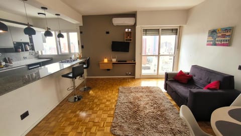 Communal lounge/ TV room, TV and multimedia, Kitchen or kitchenette, Living room, Seating area, Dining area, minibar, stove