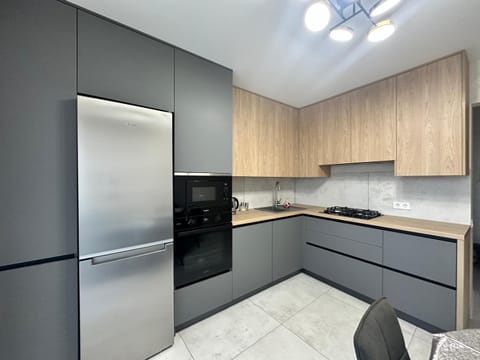 Kitchen or kitchenette, microwave, oven, stove