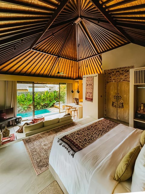 Bed, Photo of the whole room, Bedroom, Pool view, Swimming pool