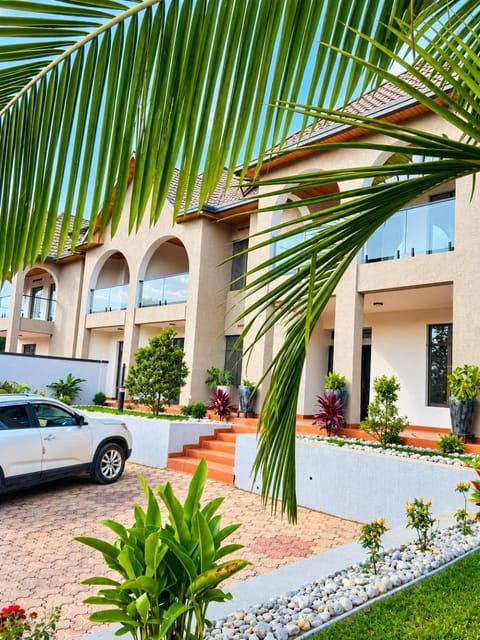 Property building, Spring, Day, Garden, Garden view, Parking