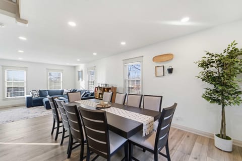 Spacious 5BR Retreat w Game Room Huge Drive & Private Setting House in Ankeny