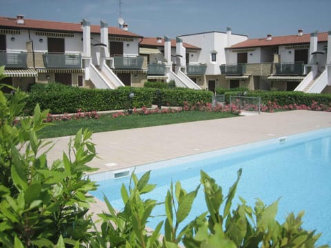 Property building, Summer, Swimming pool