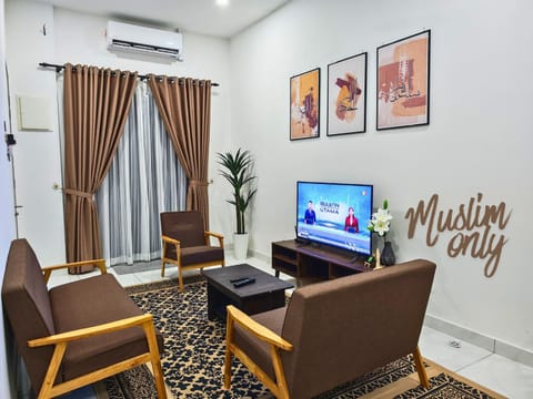 TV and multimedia, Living room, Seating area, air conditioner