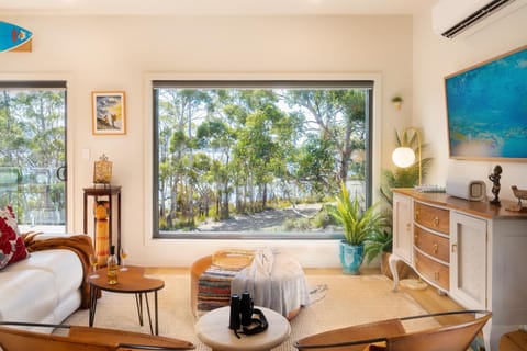 Bird's eye view, TV and multimedia, View (from property/room), Living room, Garden view, Landmark view, Sea view