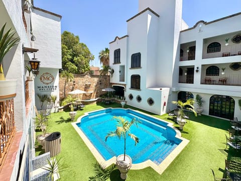 Swimming pool