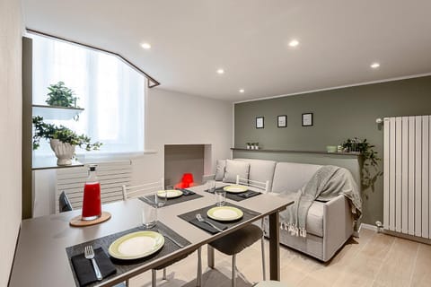 Bed, TV and multimedia, Living room, Photo of the whole room, Dining area, furniture, heating, internet, air conditioner