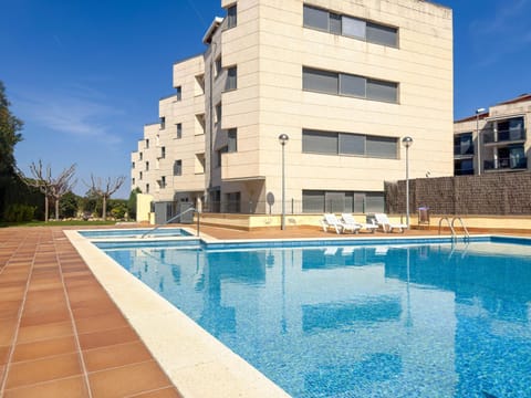 Property building, Pool view, Swimming pool, sunbed