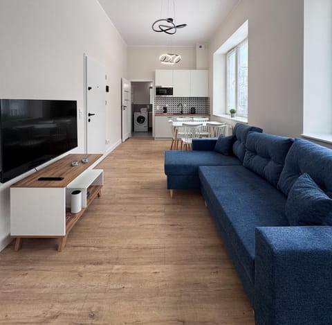 TV and multimedia, Kitchen or kitchenette, Living room, Seating area
