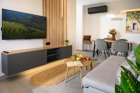 TV and multimedia, Living room, Seating area, Dining area, air conditioner
