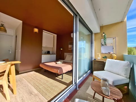 Patio, Living room